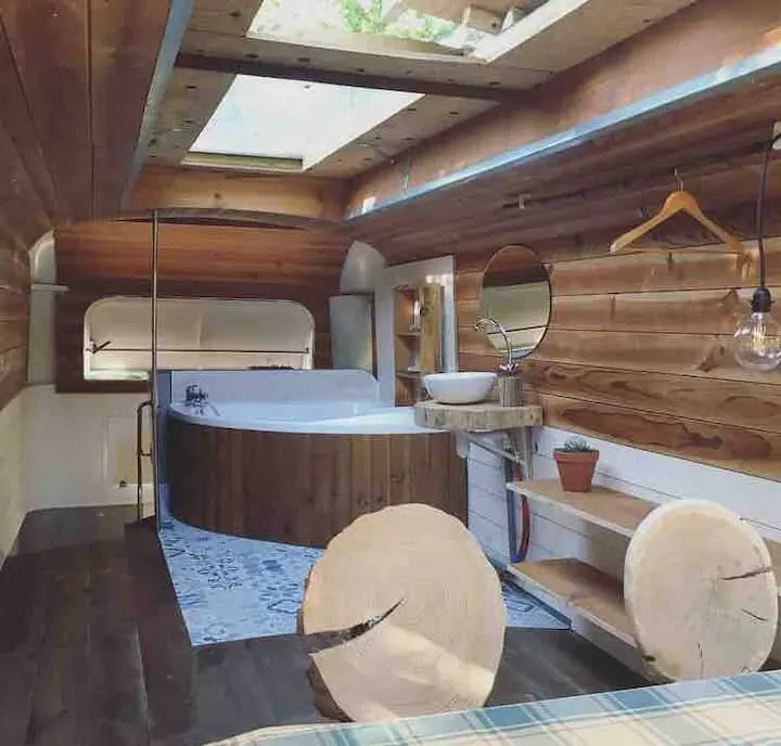 Bus Cosmique des Maraîchers (hébergement insolite à la ferme), Mimizan
