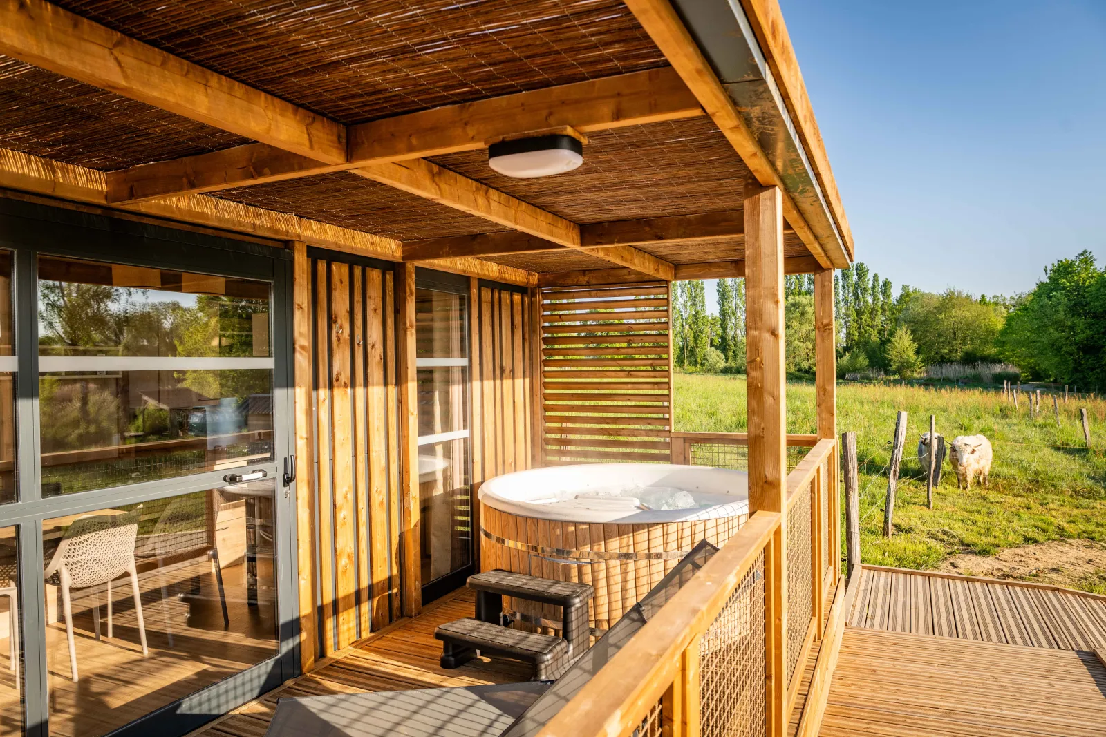 Cabane Accessible du Domaine des Feuilles (hébergement insolite à la ferme), Bâgé-Dommartin