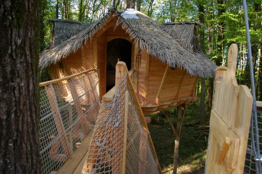 Cabane des Écureuils (hébergement insolite à la ferme), Magné