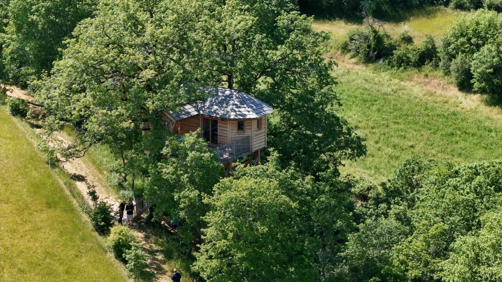 Cabane des Nids en Périgord (hébergement insolite à la ferme), Saint-Geniès