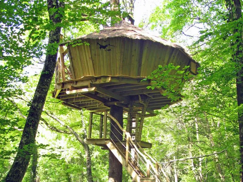 Cabane des Robinsons (hébergement insolite à la ferme), Magné