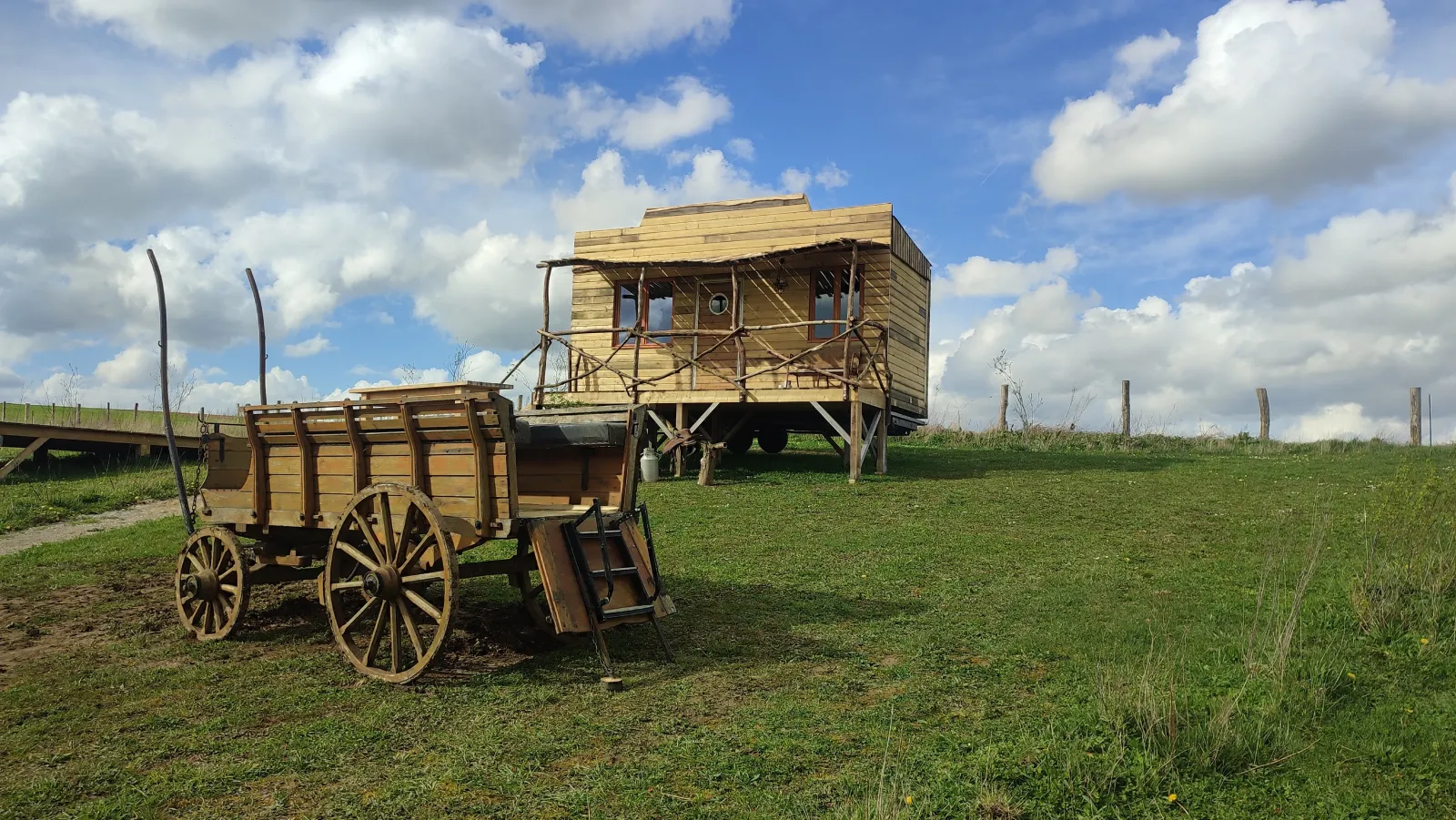 Cabane du Shérif (hébergement insolite à la ferme), Lanches-Saint-Hilaire