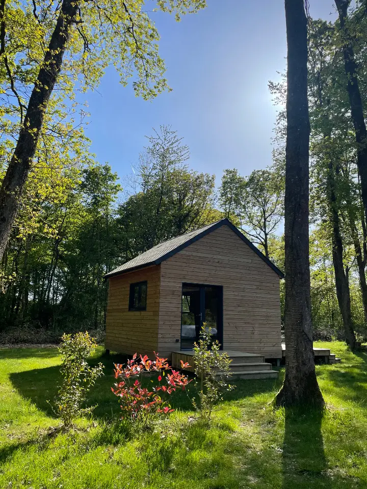 Cabane en forêt (hébergement insolite à la ferme), Favières
