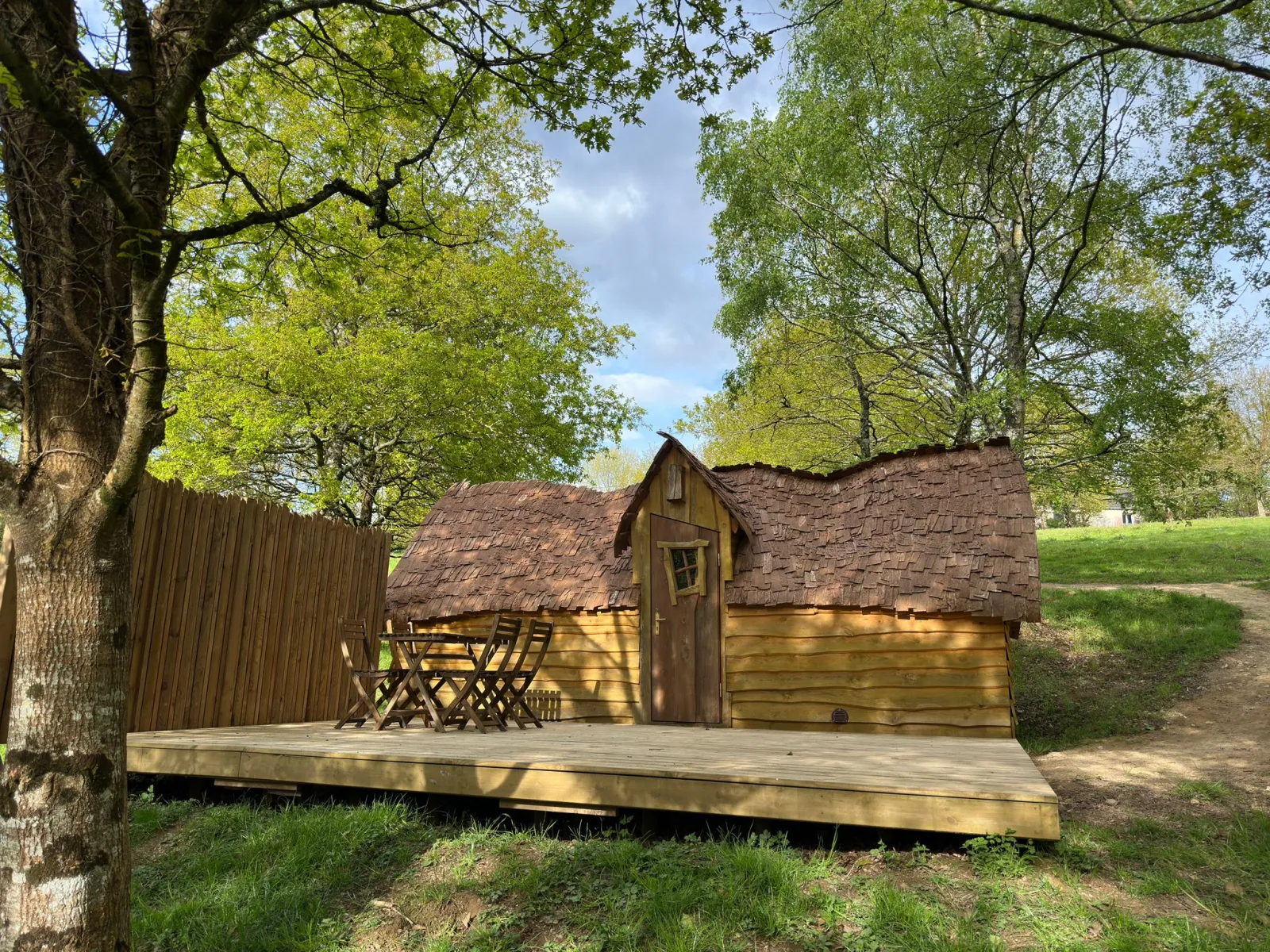 Cabane Enchantée (hébergement insolite à la ferme), Pluméliau-Bieuzy