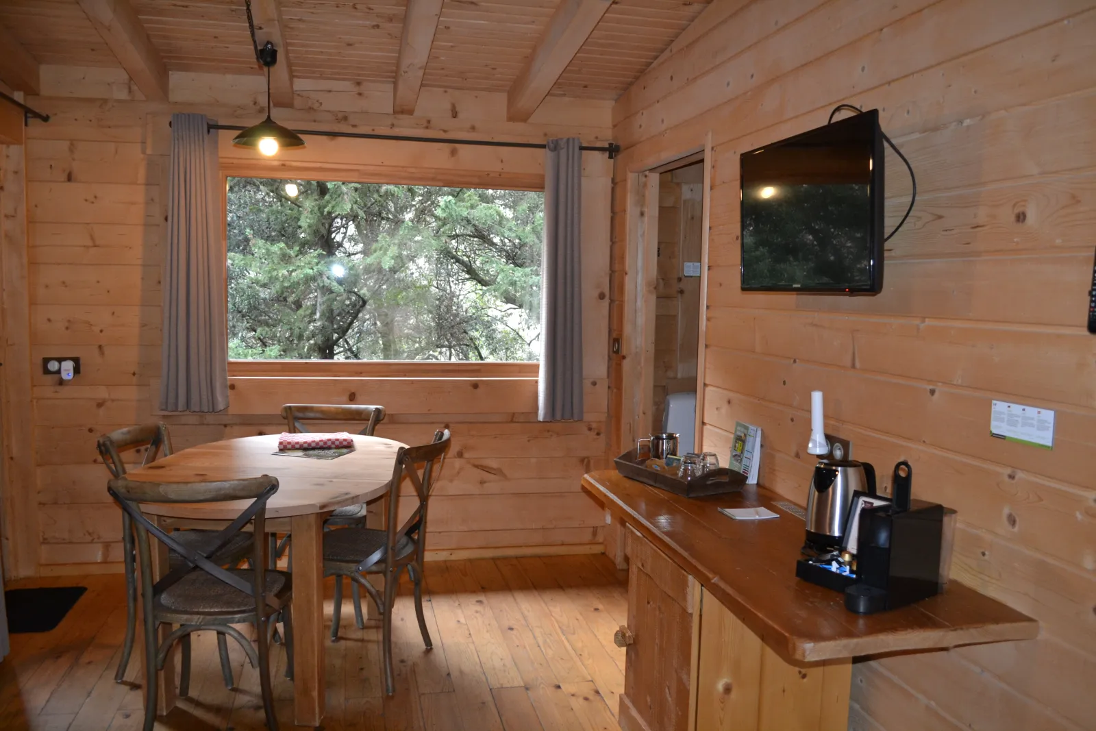 Cabane Fuste des Cabanes dans les Bois, Villalier : image 5