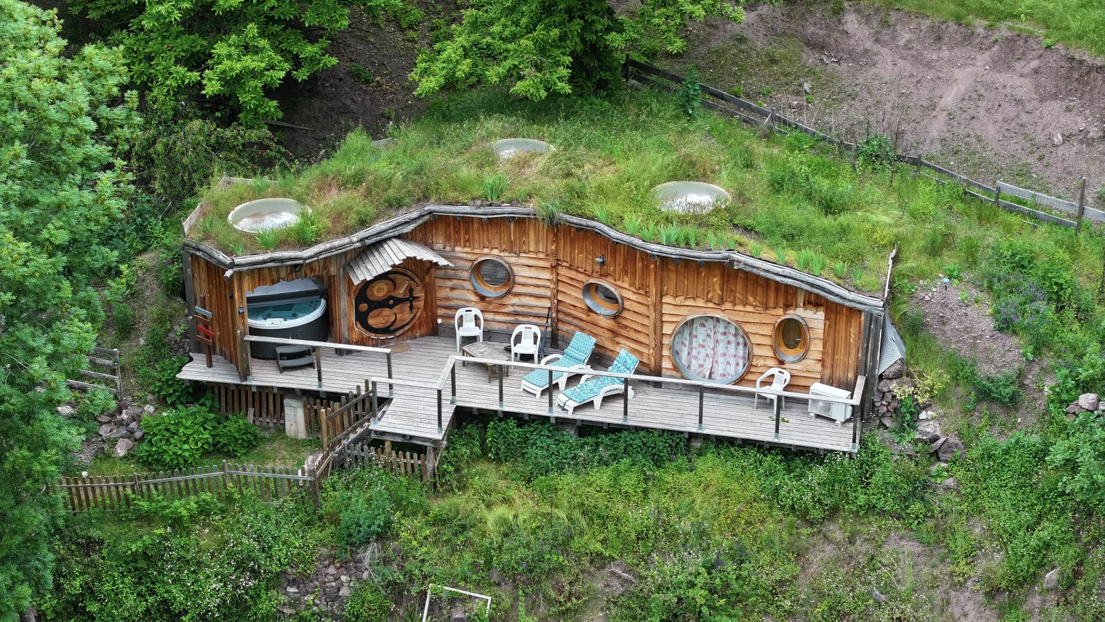 Cabane Hobbit de Belvédère (hébergement insolite à la ferme), Belvédère