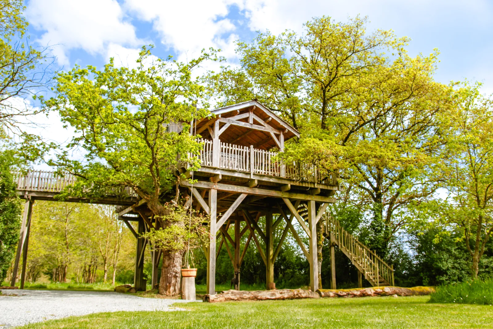 Cabane Spa des Hauts Bois (hébergement insolite à la ferme), Sacé