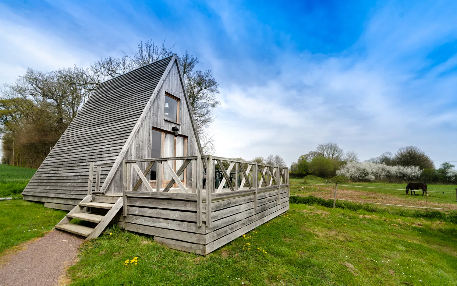 Cabane Tipi de la Ferme des Épis (hébergement insolite à la ferme), Ouffières