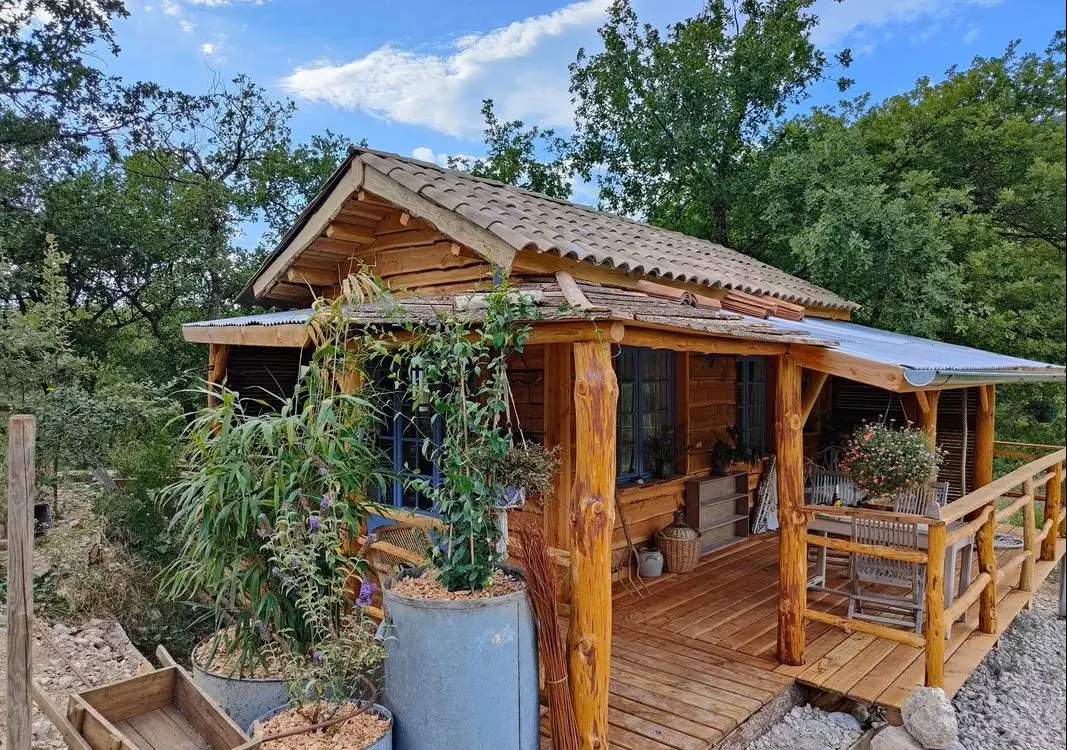Cabanon Nuances Provençales (hébergement insolite à la ferme), Estoublon
