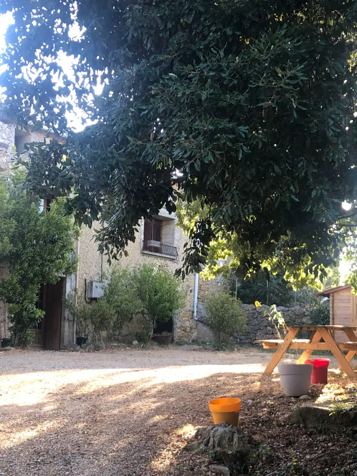 Camp d'Emmy (gîte à la ferme), Quirbajou