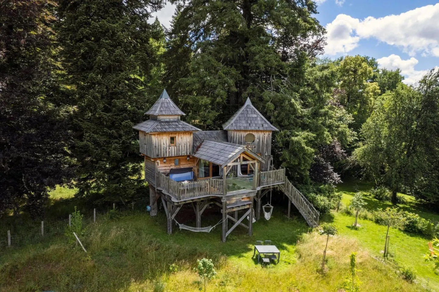 Castél de l'Arbre (hébergement insolite à la ferme), Chavanat