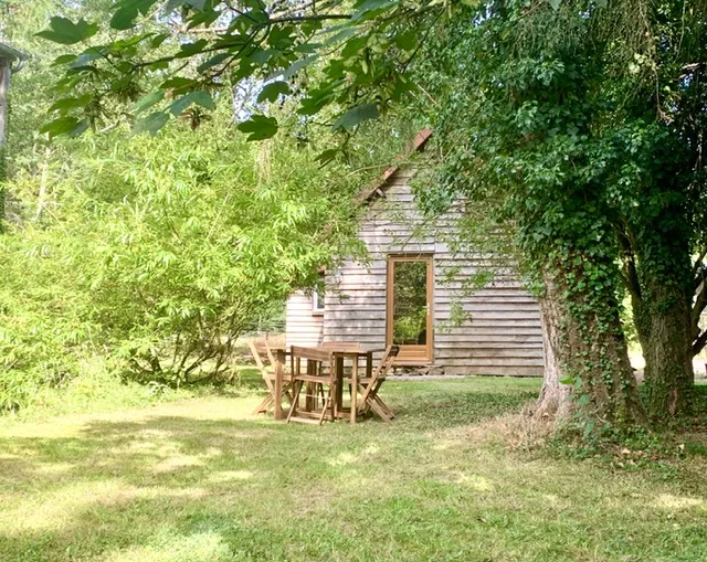 Chalet au Bord de l'Eau et des Chevaux (gîte à la ferme), Sauvigny-les-Bois