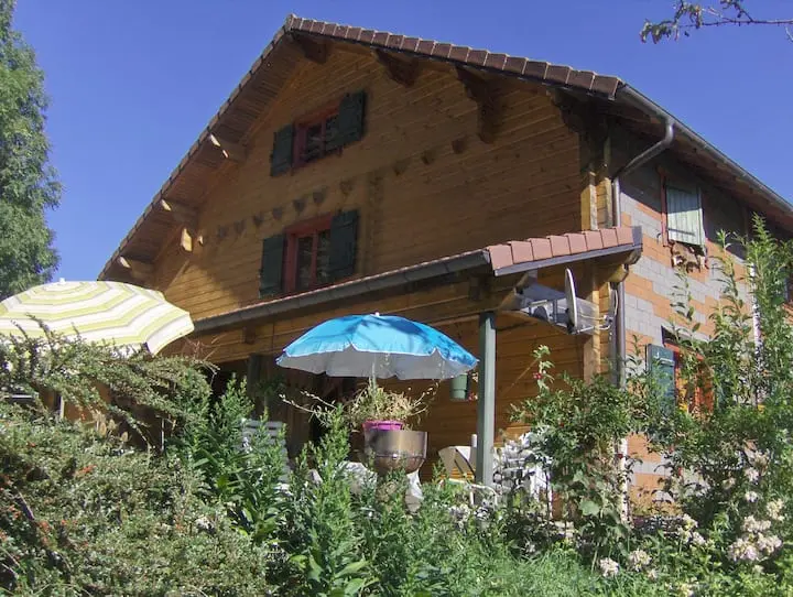 Chalet Scandinave Organique (gîte à la ferme), Les Planches-en-Montagne