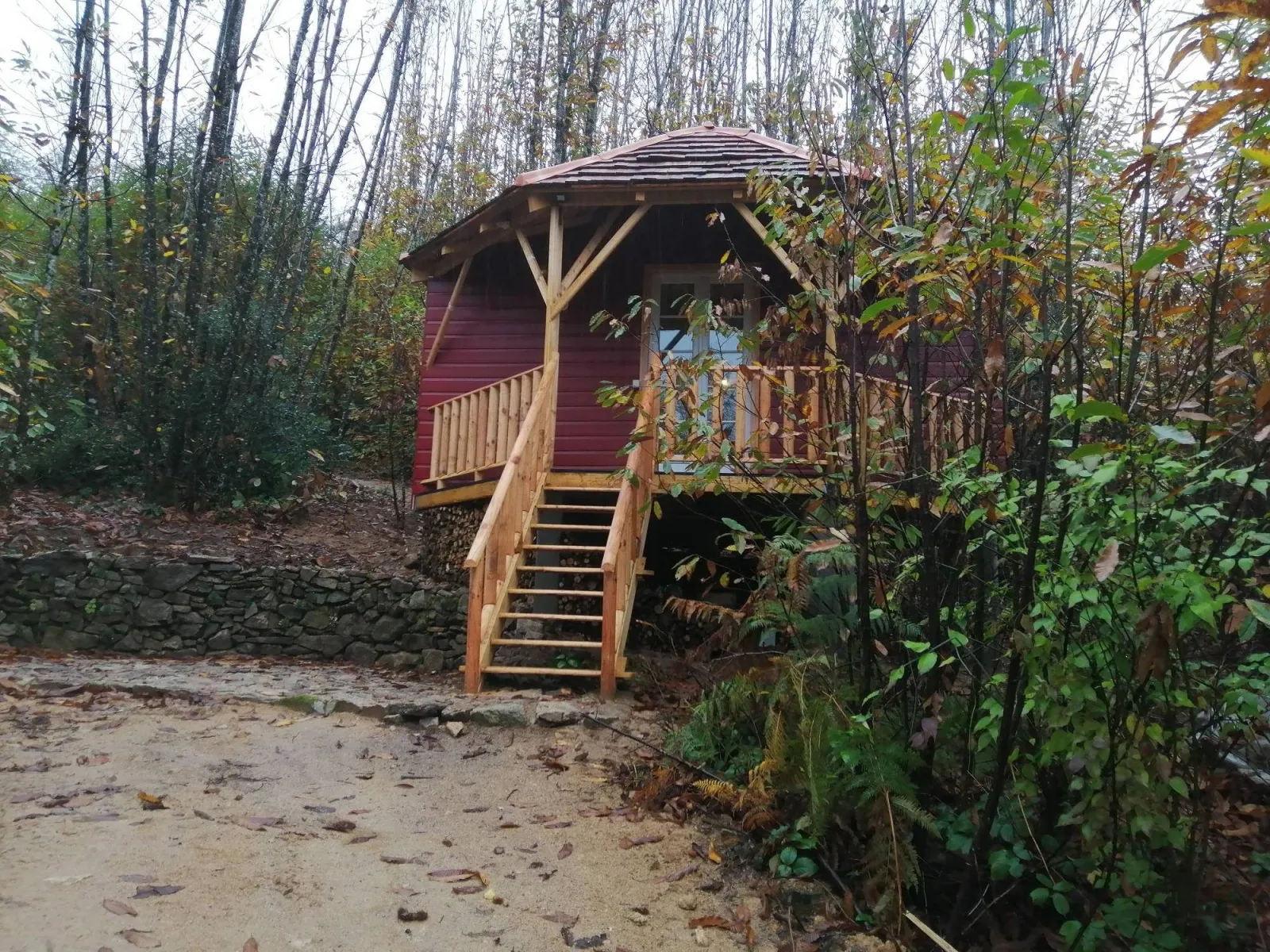 Chalet sur Pilotis des Bois de Saint Auvent (hébergement insolite à la ferme), La Geneytouse