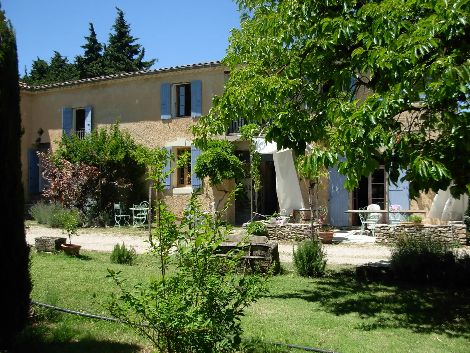 Chambre Amado du Mas la Vitalis (chambre d'hôtes à la ferme), L'Isle-sur-la-Sorgue