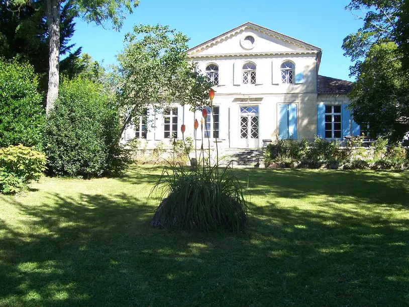 Chambre Blanche du Château Laroque (chambre d'hôtes à la ferme), Saint-Antoine-de-Breuilh