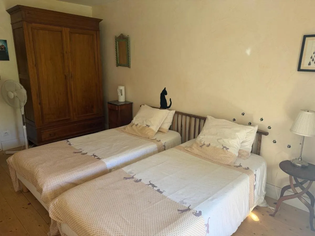 Chambres d'hôtes Les Péris, Châteaudouble : image 2