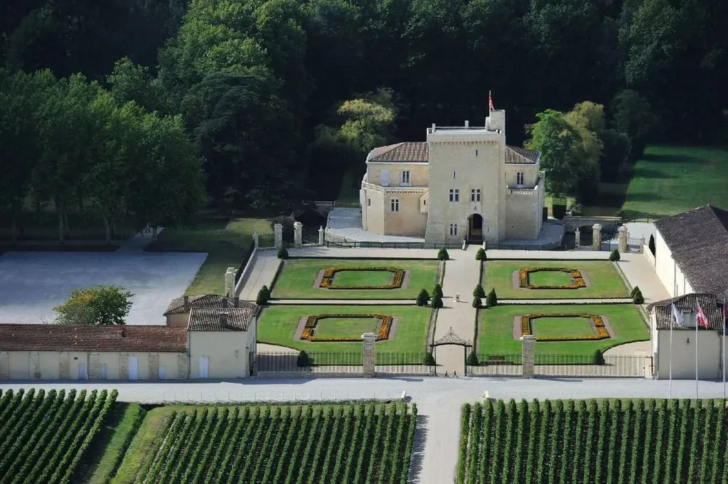 Château La Tour Carnet (chambre d'hôtes à la ferme), Saint-Laurent-Médoc