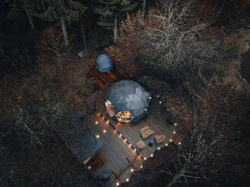 Dôme au milieu des Alpagas (hébergement insolite à la ferme), Sapois