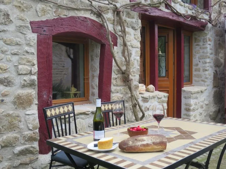 Gîte de la Ferme qui prend racines (gîte à la ferme), Viscomtat