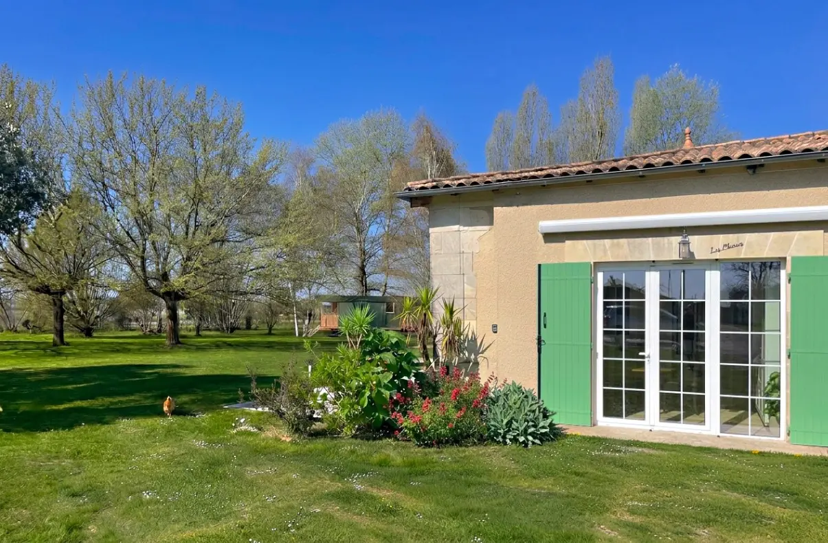Gîte des Mûriers au Domaine des Ânes (gîte à la ferme), Tugéras-Saint-Maurice
