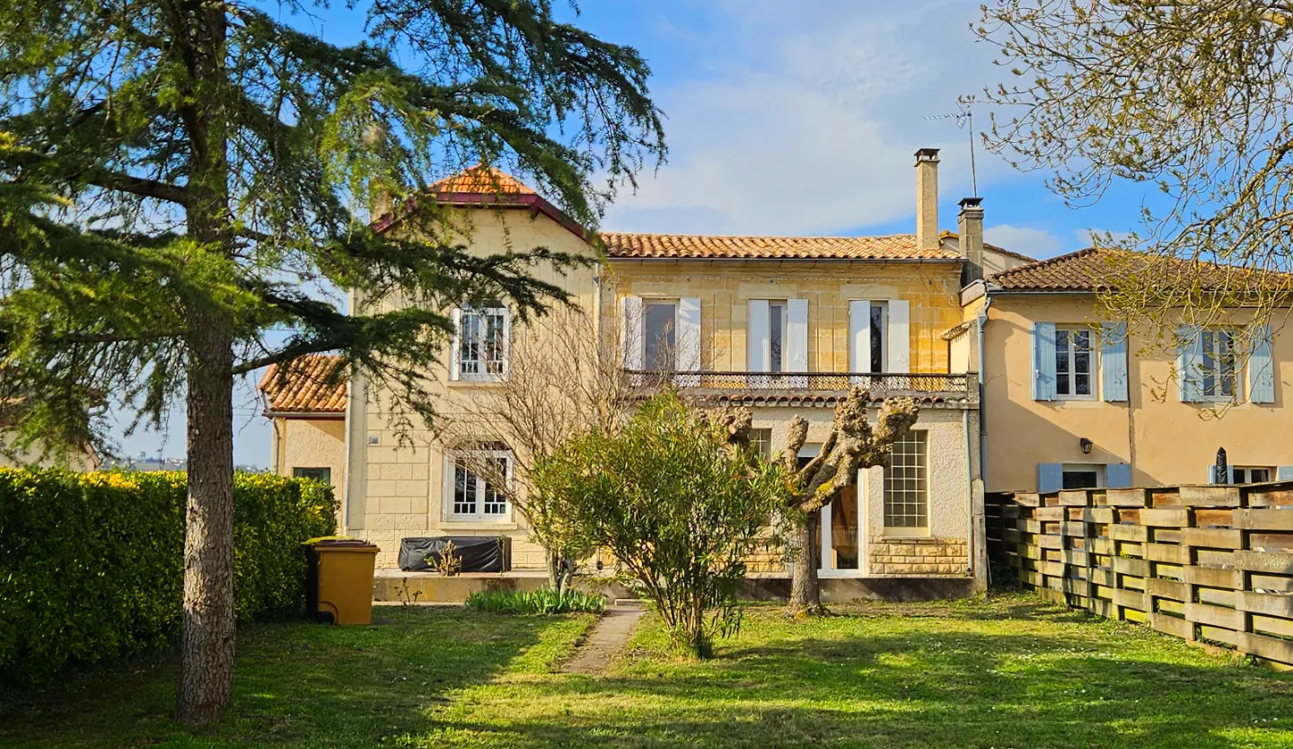 Gîte du Château Touzinat (gîte à la ferme), Saint-Pey-d'Armens