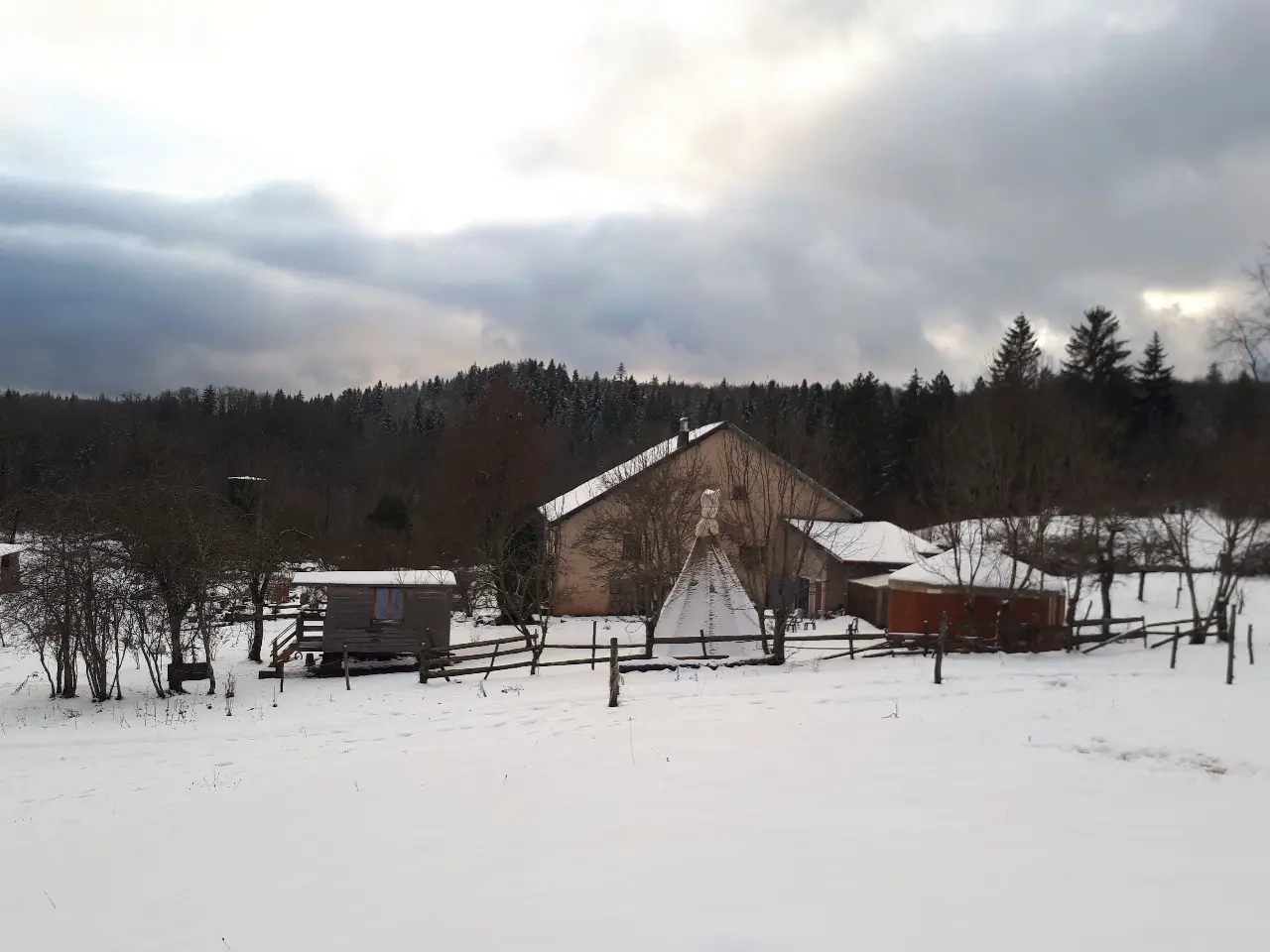 Grande roulotte Rhapsody, Moirans-en-Montagne : image 2