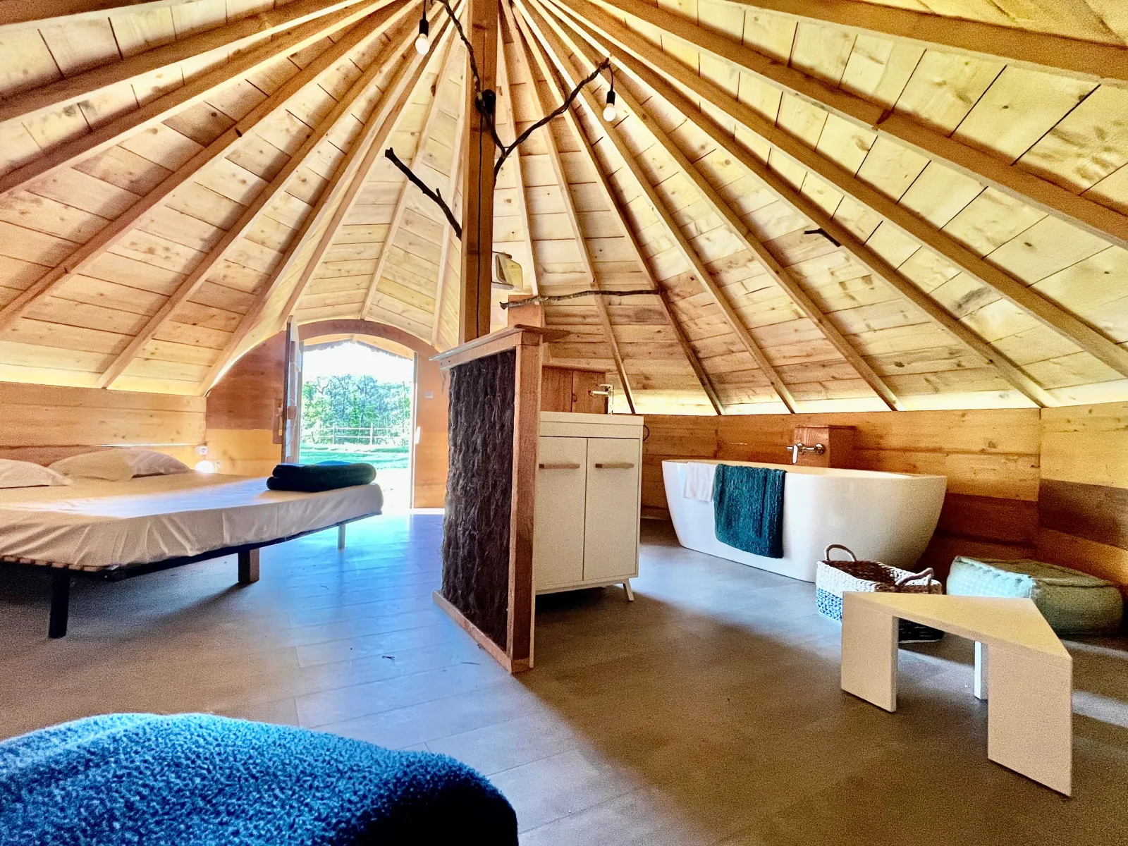 Hutte Gîte d'Escapa (hébergement insolite à la ferme), Estipouy