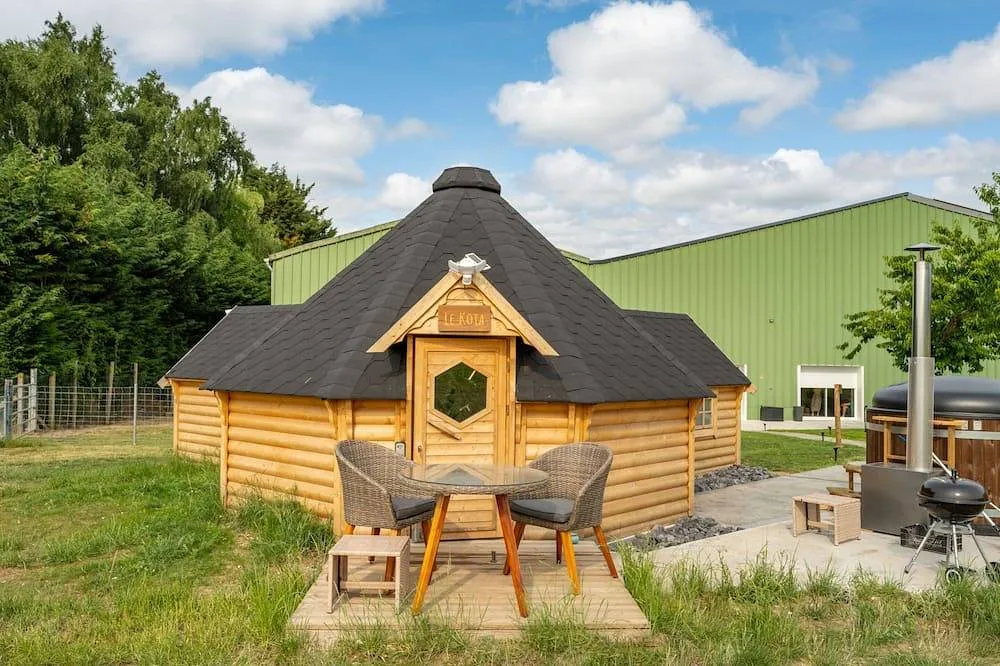 Kota de la Ferme du Moulin de Bois (hébergement insolite à la ferme), Farbus