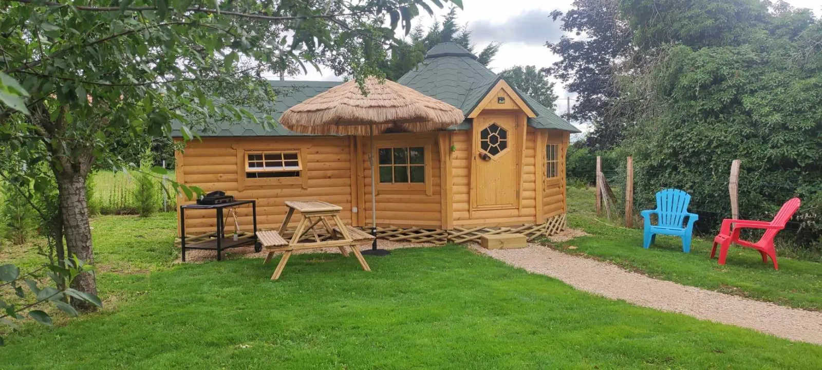 Kota des Cabanes au Fil des Saisons (hébergement insolite à la ferme), Laives