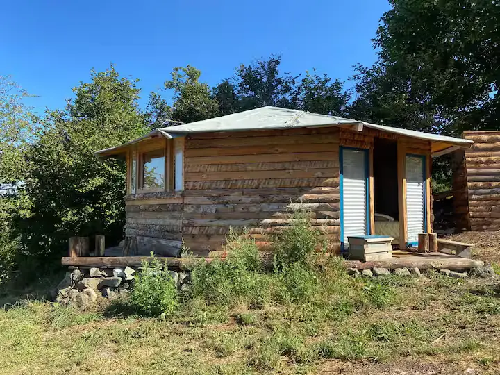 La Cabane de Jacky (hébergement insolite à la ferme), Yssingeaux