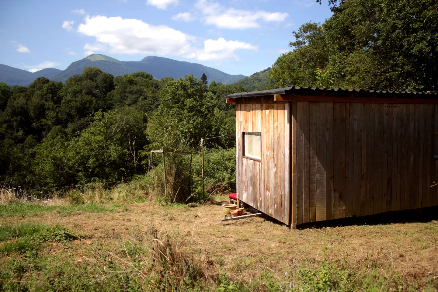 La Cabane de l'Enklave (hébergement insolite à la ferme), Lomné