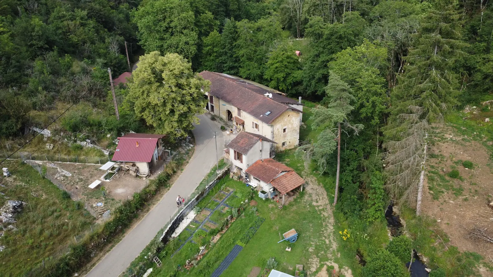 La Casbah du Moulin Burignat (hébergement insolite à la ferme), Montlainsia