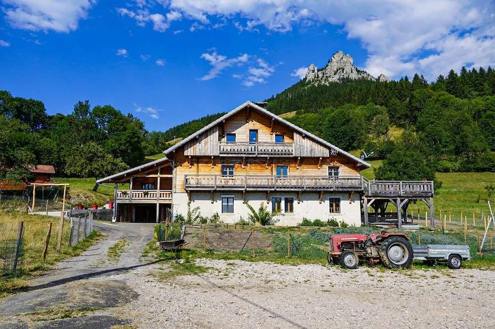 La Ferme de l'Âne Rouge (gîte à la ferme), Bernex