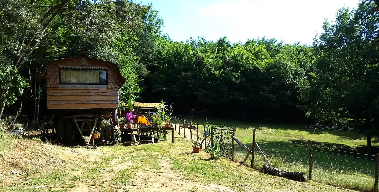 La Reine des Roulottes (hébergement insolite à la ferme), Les Eyzies