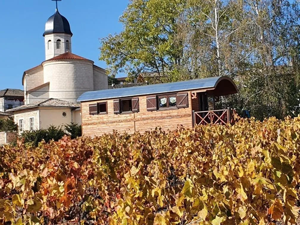 La Roulotte de Chiroubles (hébergement insolite à la ferme), Chiroubles