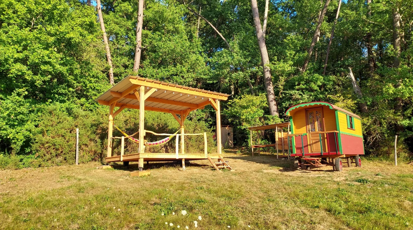 La Roulotte du Bonheur (hébergement insolite à la ferme), Saint-Pardoux-la-Rivière