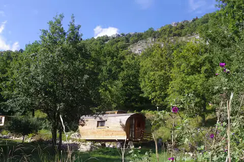 La Roulotte du Futur (hébergement insolite à la ferme), Coursegoules