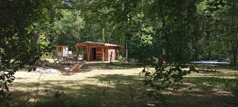 La Yourte des Tramois (hébergement insolite à la ferme), Donzy