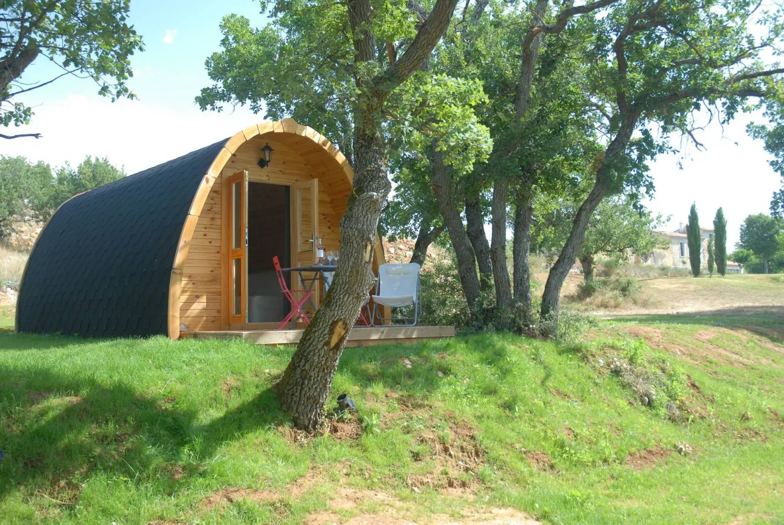 Le Pod de l'Adret (hébergement insolite à la ferme), Rians