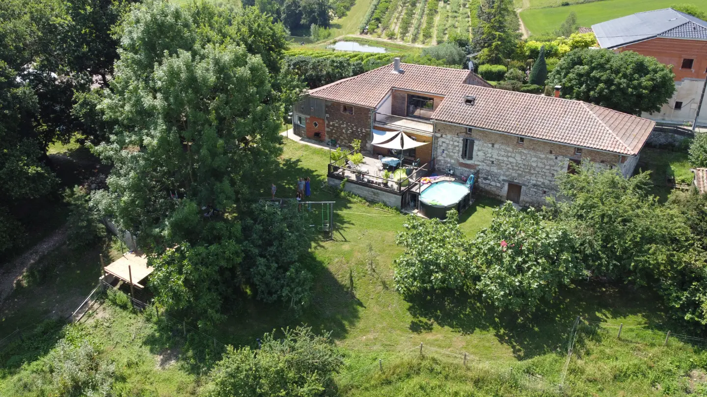 Le Tipi du Grand Chêne et l'Hirondelle (hébergement insolite à la ferme), Boudou