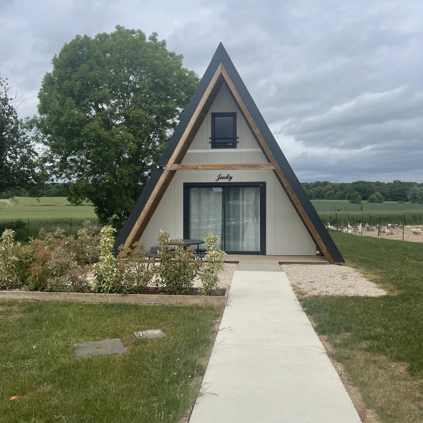 Le Tipi Jacky (hébergement insolite à la ferme), Blancs-Coteaux