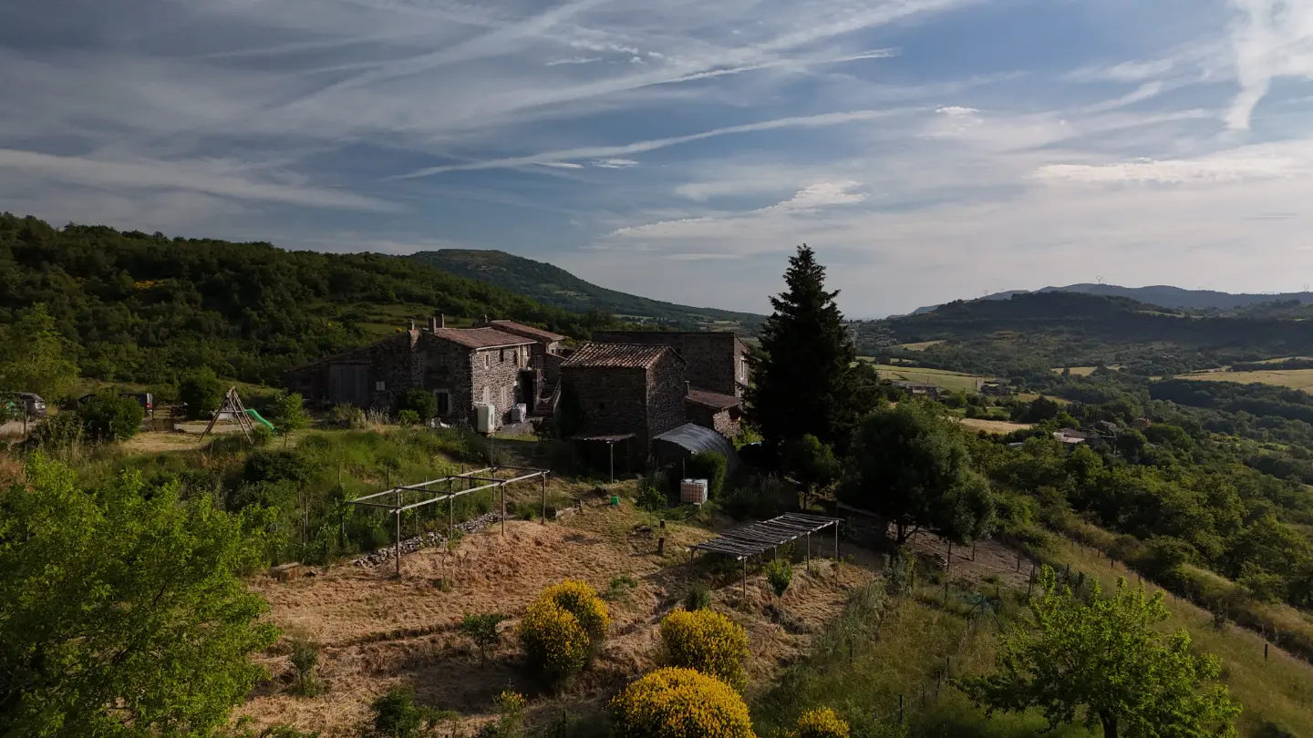 Le Tipi Sioux de Rambaud (hébergement insolite à la ferme), Saint-Martin-sur-Lavezon