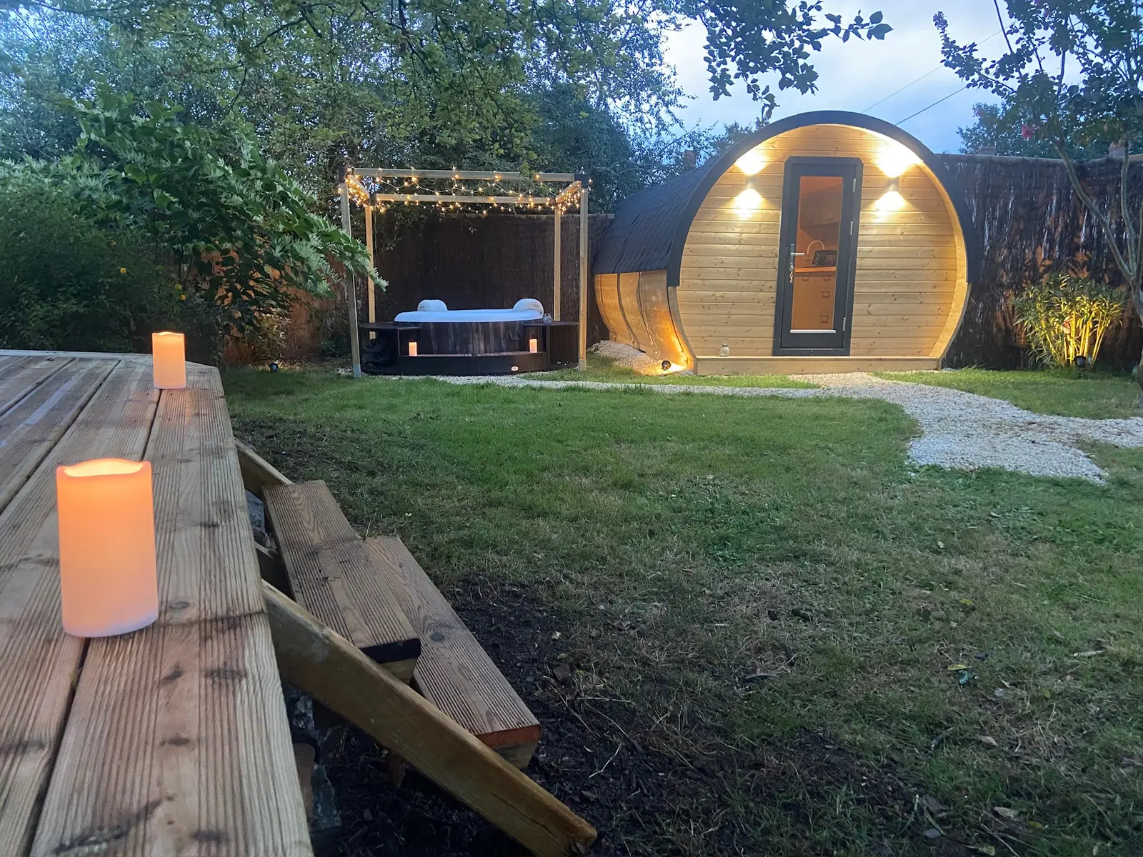 Le Tonneau de la Mini-Ferme d'Escouflant (hébergement insolite à la ferme), Vallet