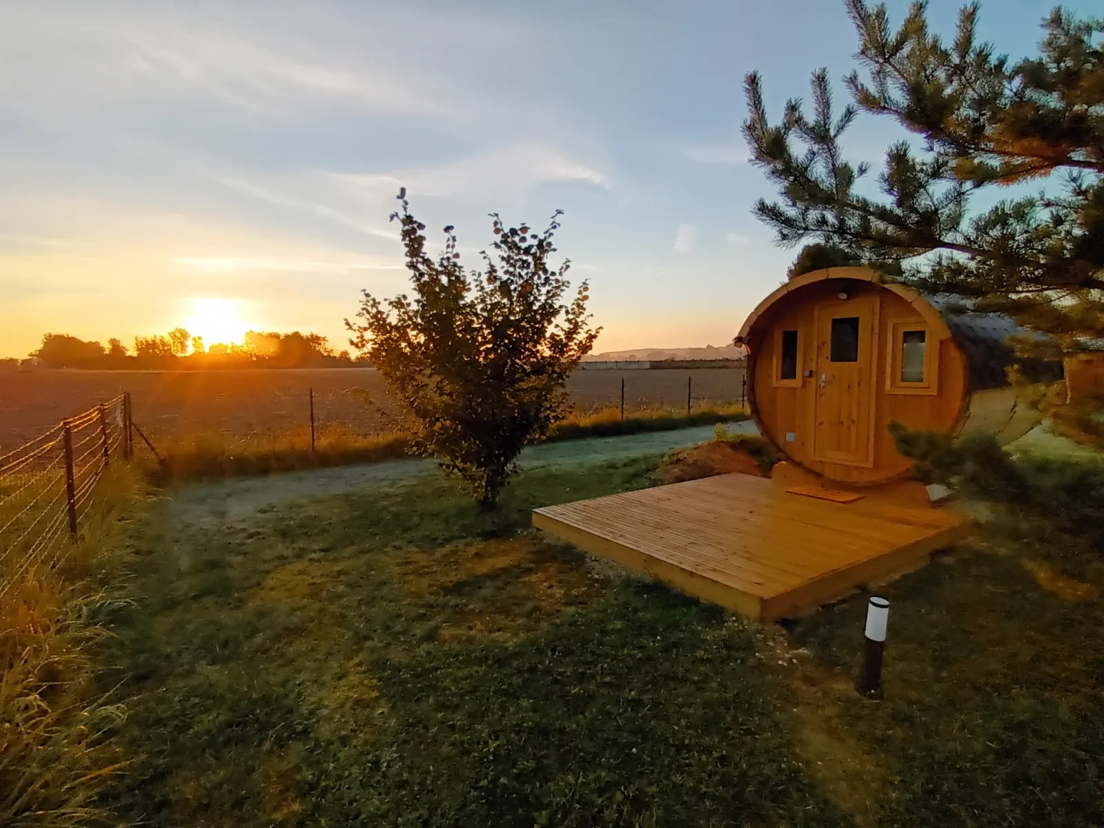 Le Tonneau des Cabanes d'Hérande (hébergement insolite à la ferme), Fouchères