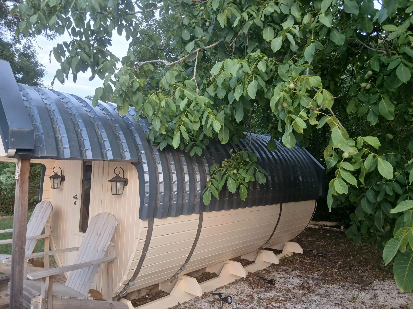 Le Tonneau Spa de la Ferme de Layau (hébergement insolite à la ferme), Véria