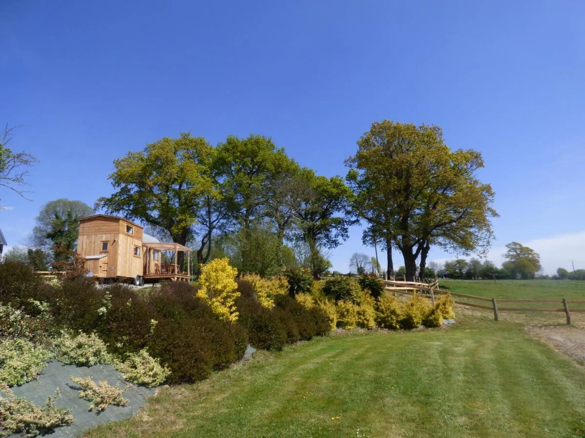 Le Vallon des 5 Roses (hébergement insolite à la ferme), Saint-Hilaire-du-Maine