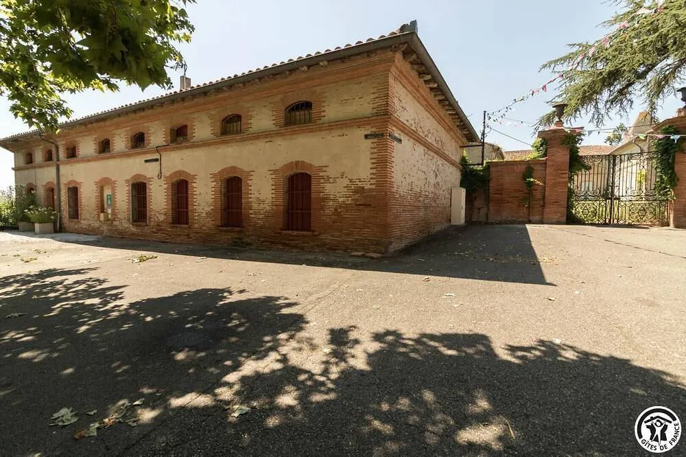Les Écuries du Château (gîte à la ferme), Auragne