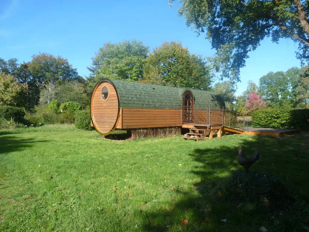 Les Petites Landes Sarthoises (hébergement insolite à la ferme), Château-l'Hermitage