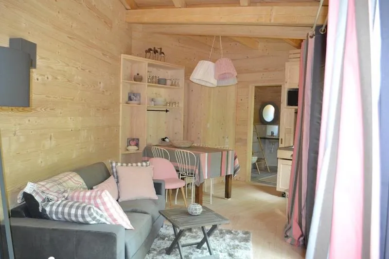 Lodge Cocoon (hébergement insolite à la ferme), Magné